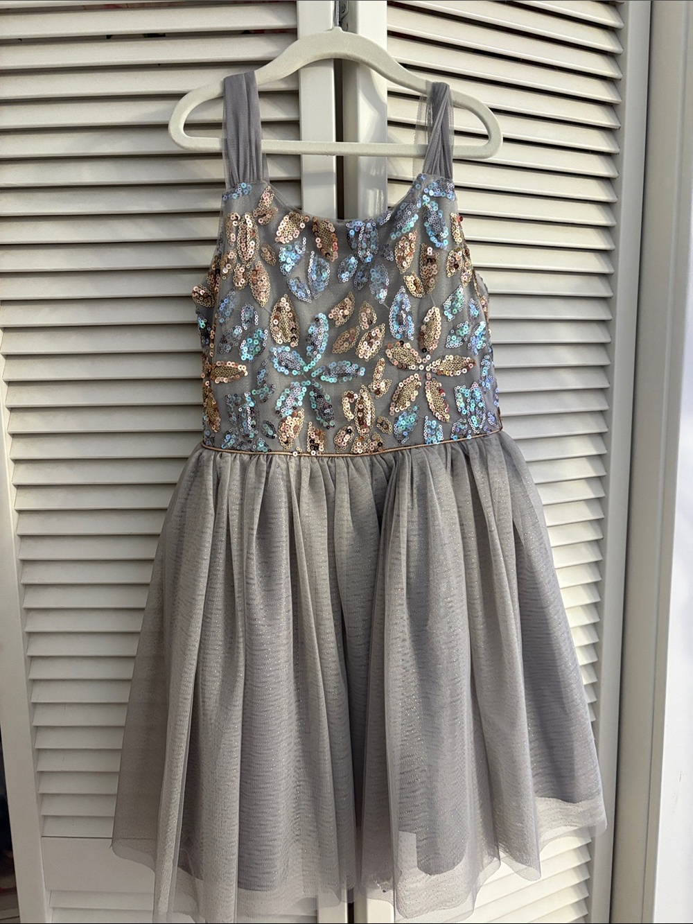 Zumiez size 10 Girls' Gray Sequin Floral Tulle Dress